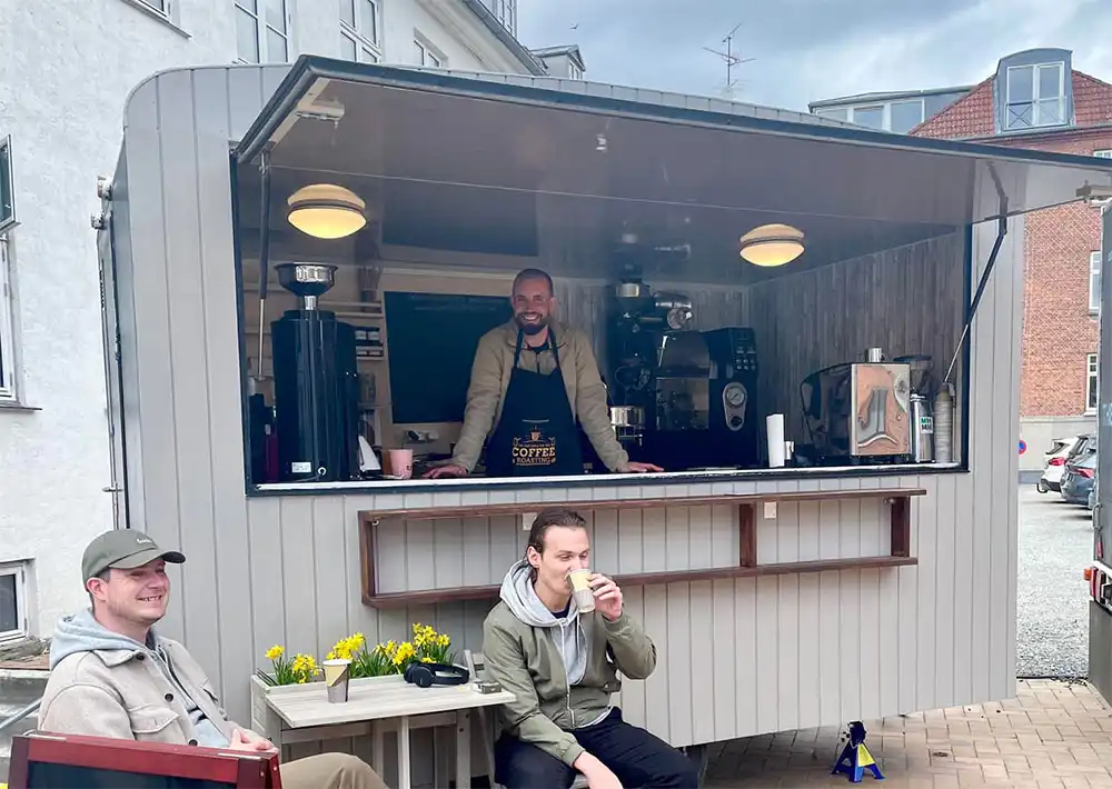 Christian i Kafferisteriets kaffevogn på Vindegade i Odense